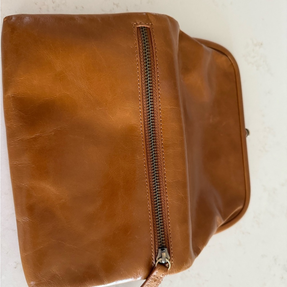 HOBO Polished Leather clutch/wristlet - Picture 4 of 4